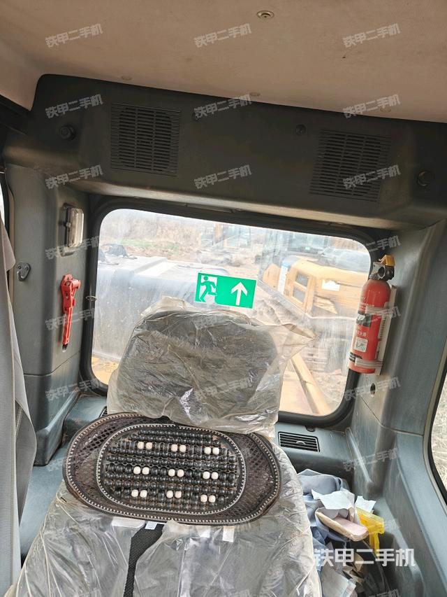 左后方玻璃角標（駕駛室部分）