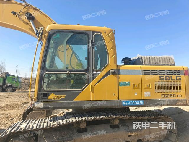 駕駛室左后45度（駕駛室部分）