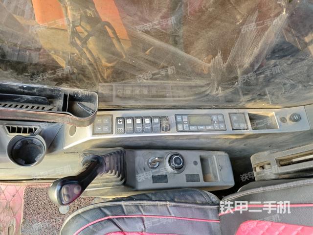 座椅左側(cè)控制臺(tái)/音響/含左手柄(駕駛室部分) 座椅左側(cè)控制臺(tái)/音響/含左手柄(駕駛室部分)