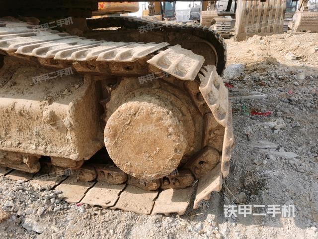 左驅(qū)動輪（行走機構(gòu)）