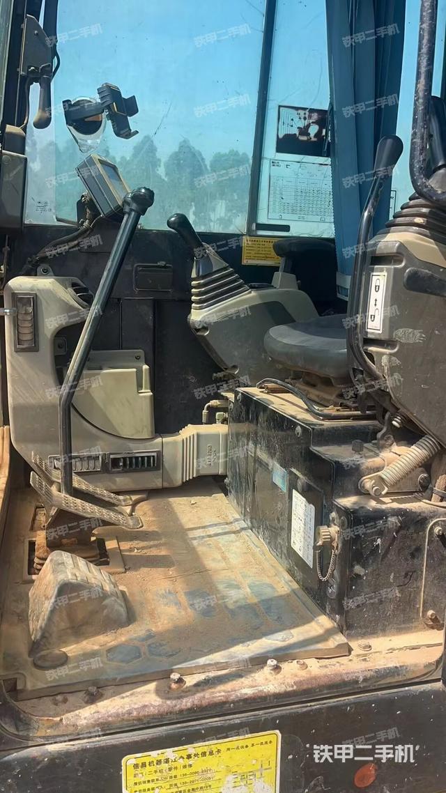 驾驶室整体（整机外观）