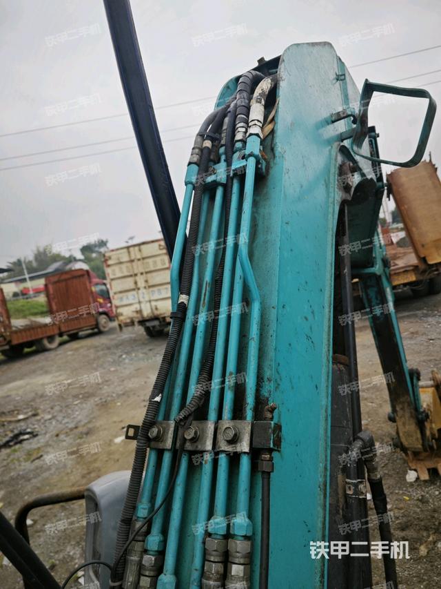 大臂背部俯視(工作和回轉(zhuǎn)裝置) 大臂背部俯視(工作和回轉(zhuǎn)裝置)