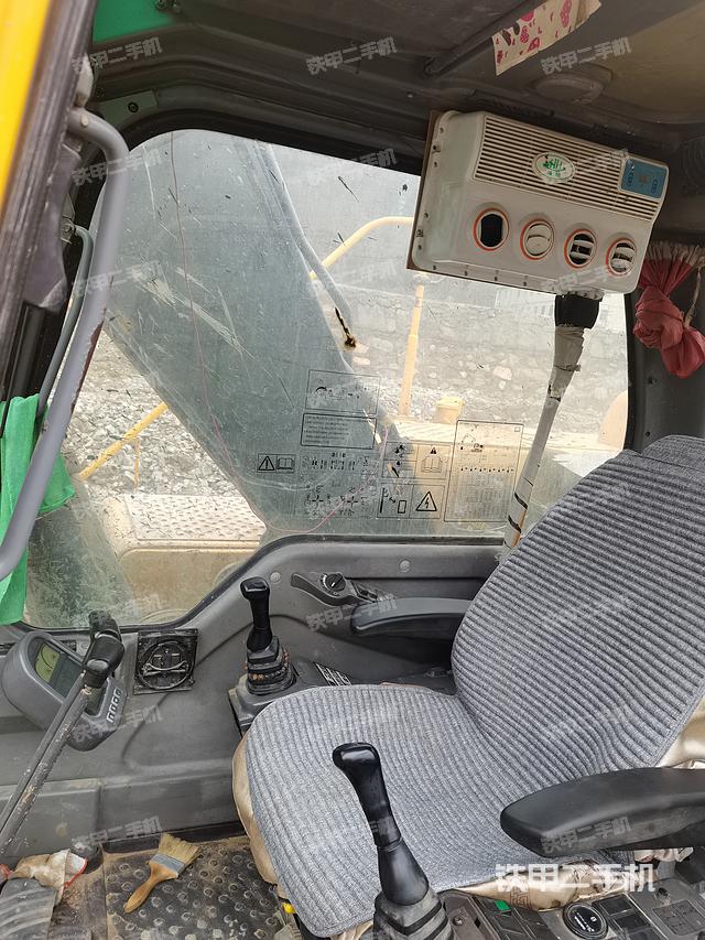 驾驶室整体（整机外观）