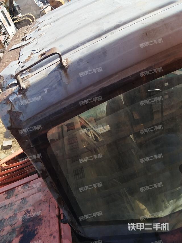 驾驶室顶部（整机外观）