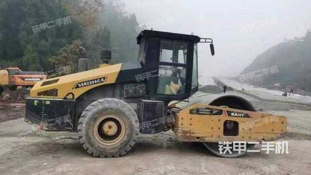 整机左侧（设备外观及核心部件）