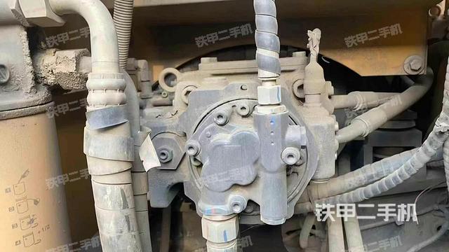 液壓泵艙室正面整體(整機外觀) 液壓泵艙室正面整體(整機外觀)