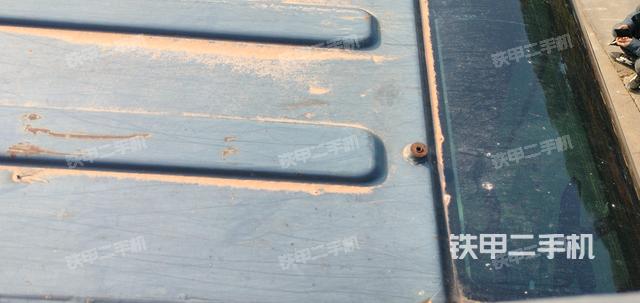 驾驶室顶部（整机外观）