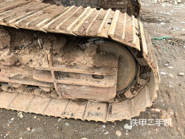 左驅(qū)動輪（行走機(jī)構(gòu)）