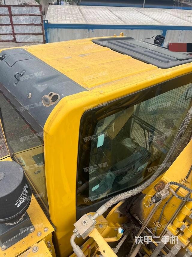 駕駛室頂部（整機外觀）