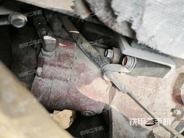 液壓泵艙室正面整體（整機外觀）