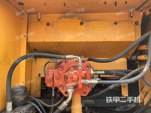 液壓泵艙室正面整體（整機(jī)外觀）