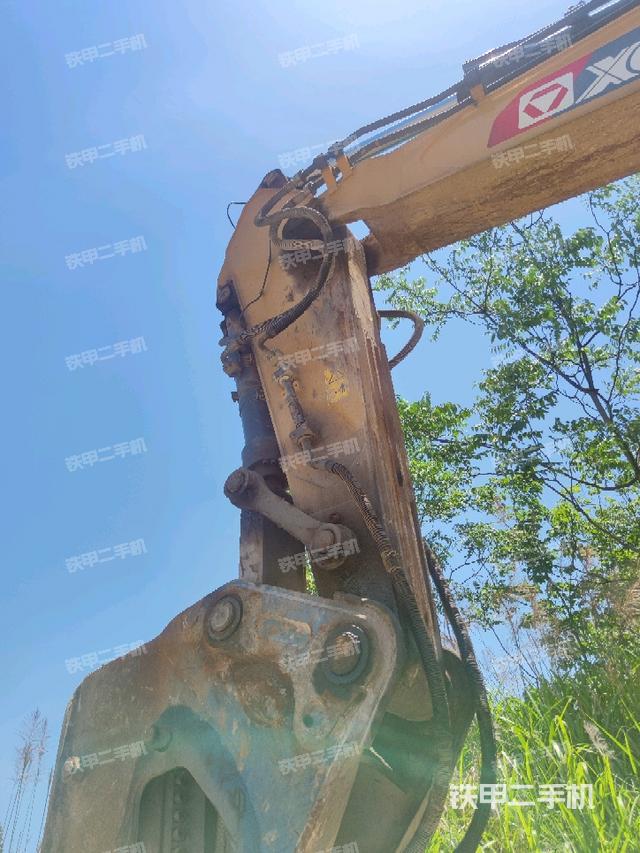 小臂整體左后(工作和回轉(zhuǎn)裝置) 小臂整體左后(工作和回轉(zhuǎn)裝置)