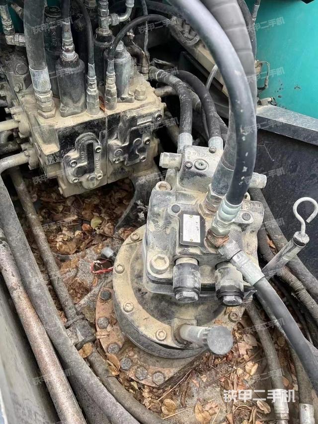 回轉(zhuǎn)馬達（上車部件）