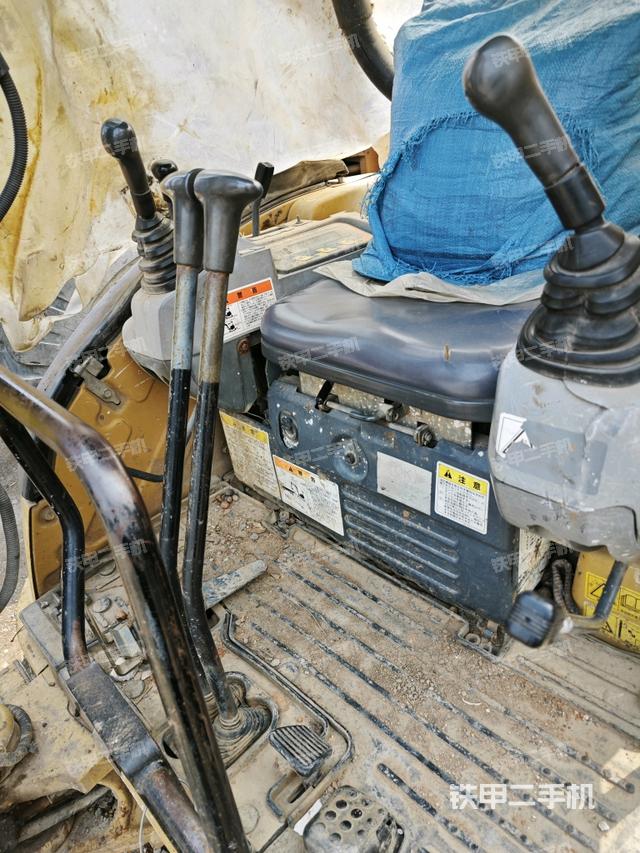 駕駛室頂部（整機外觀）