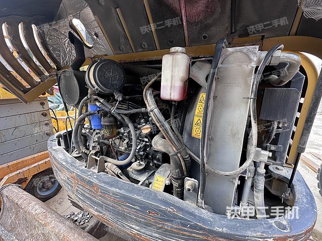 回转马达和主控阀（整机外观）