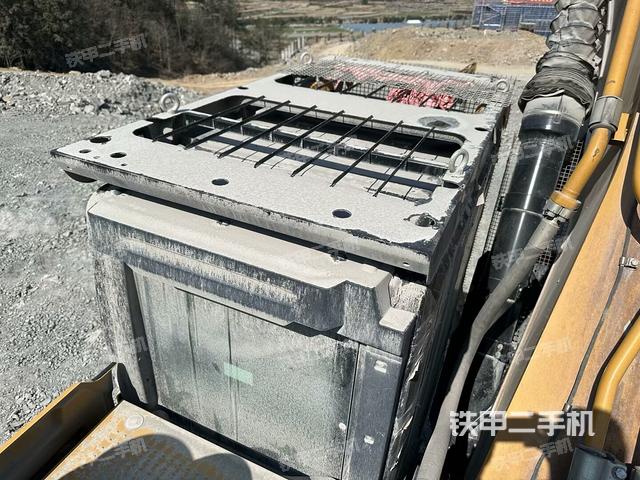 駕駛室頂部(整機外觀) 駕駛室頂部(整機外觀)