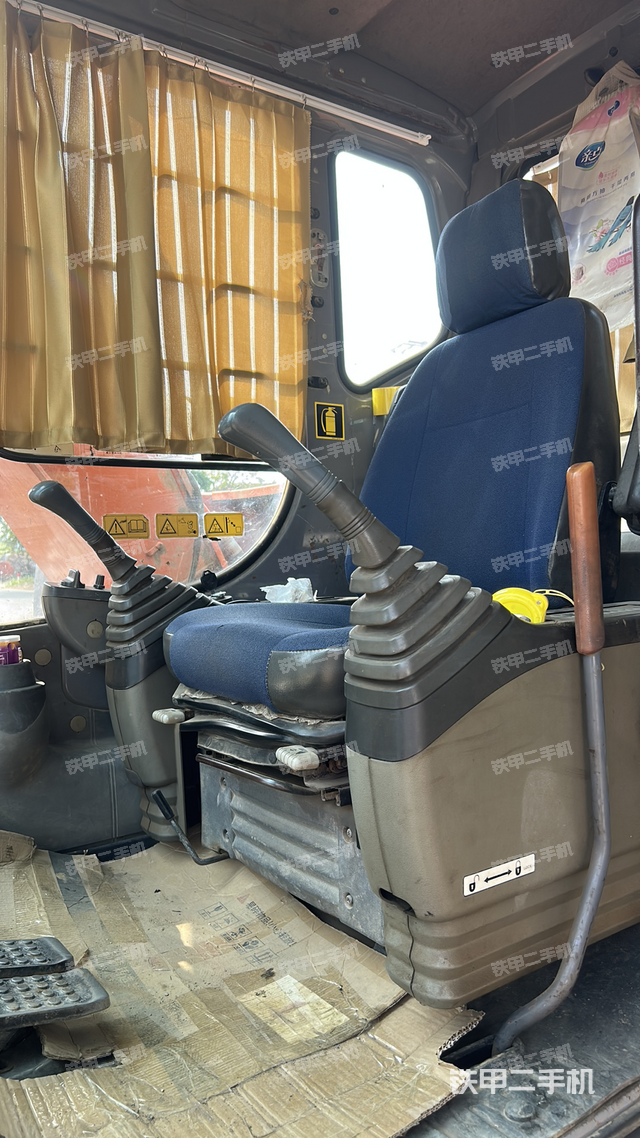 驾驶室整体（整机外观）