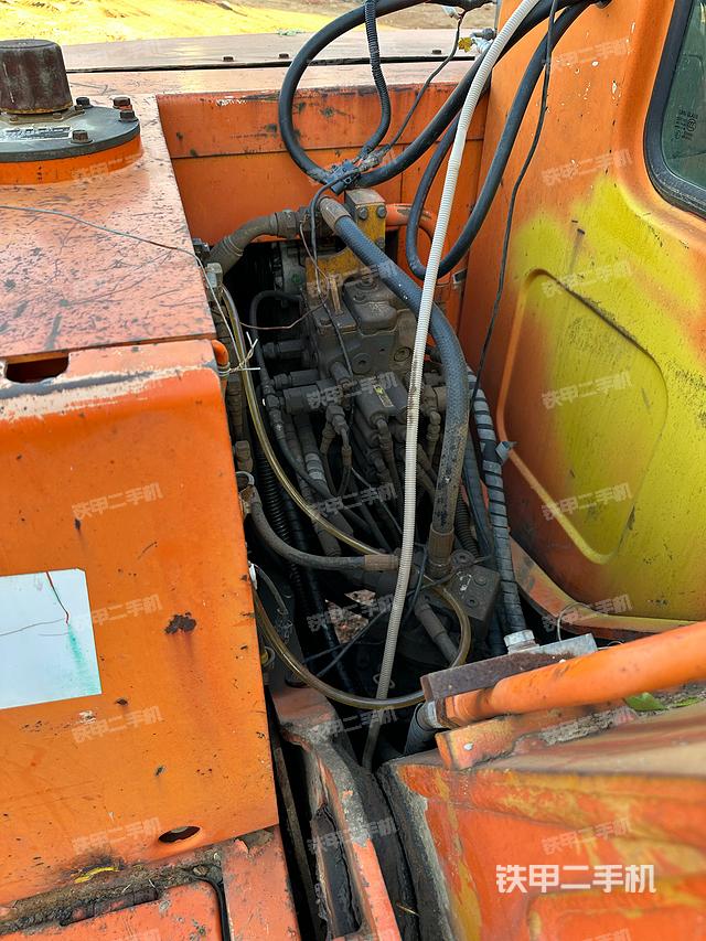 回转马达和主控阀（整机外观）