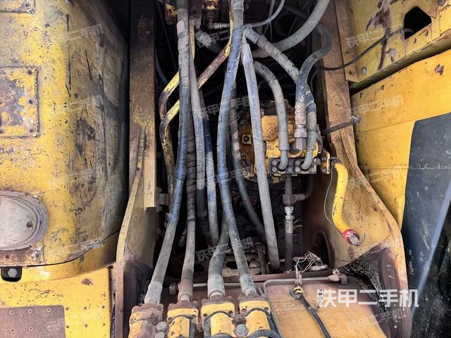 回轉(zhuǎn)馬達(dá)（上車部件）