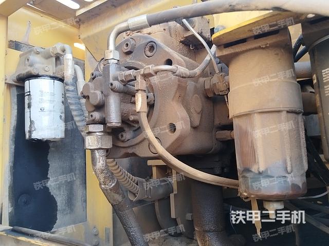 液壓泵艙室正面整體（整機(jī)外觀）