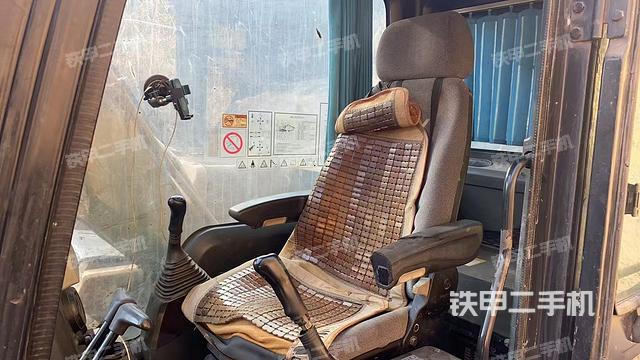 駕駛室整體(整機外觀) 駕駛室整體(整機外觀)