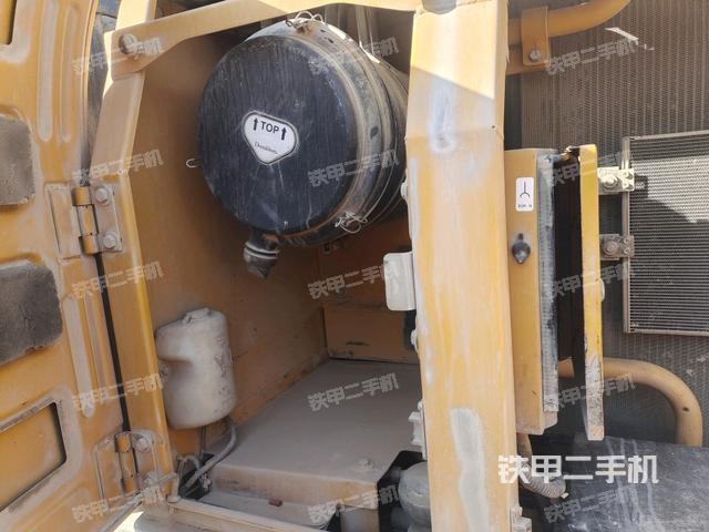 散熱器正面(大件艙室) 散熱器正面(大件艙室)