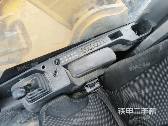 座椅右側(cè)控制臺(tái)/鑰匙門/油門/含右手柄(駕駛室部分) 座椅右側(cè)控制臺(tái)/鑰匙門/油門/含右手柄(駕駛室部分)