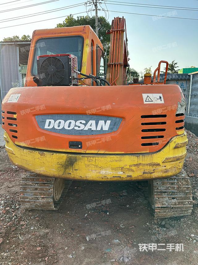 驾驶室顶部（整机外观）