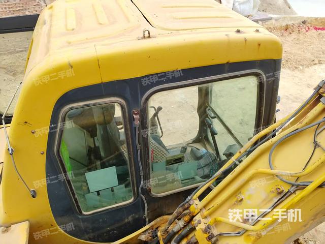 駕駛室頂部(整機外觀) 駕駛室頂部(整機外觀)