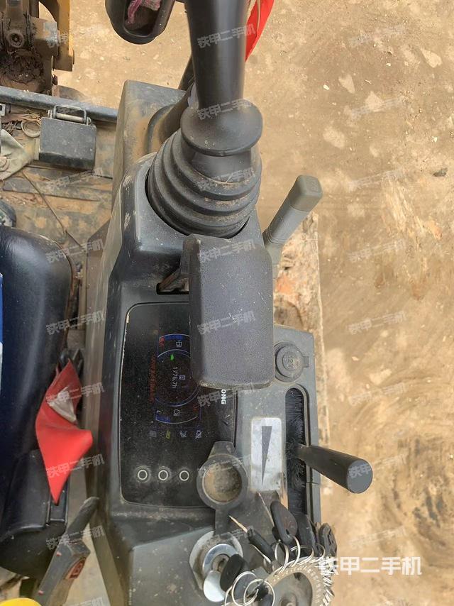 回轉馬達和主控閥（整機外觀）