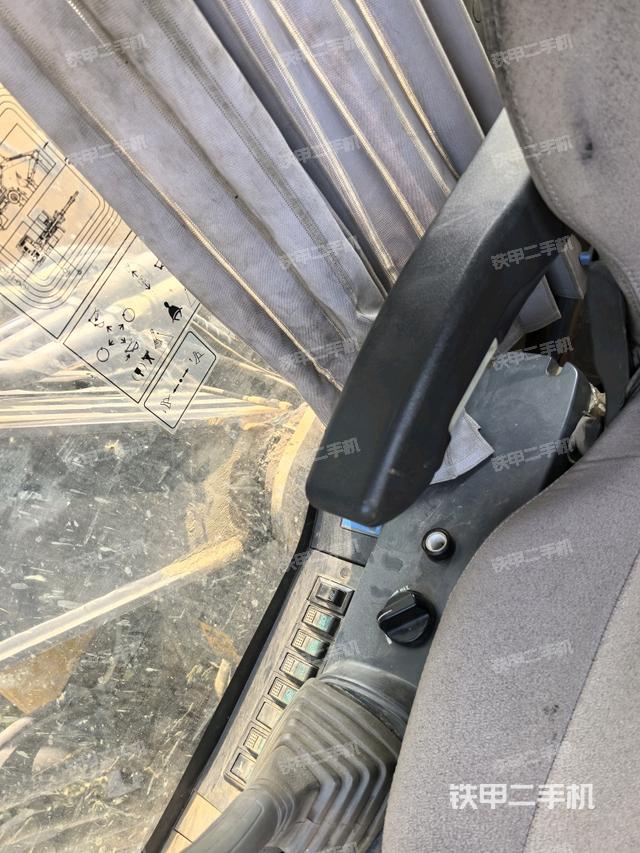 座椅右側(cè)控制臺/鑰匙門/油門/含右手柄（駕駛室部分）