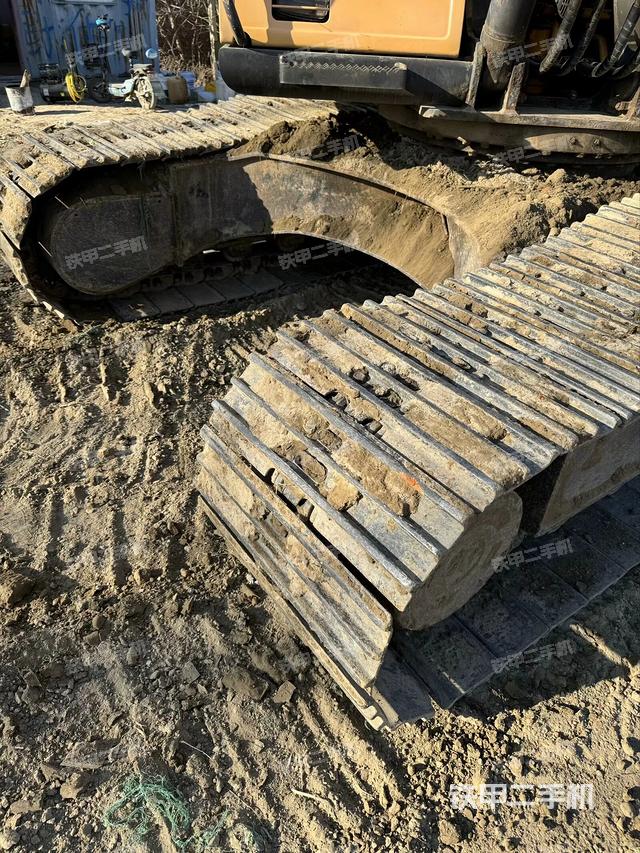 單側(cè)履帶整體(整機(jī)外觀) 單側(cè)履帶整體(整機(jī)外觀)