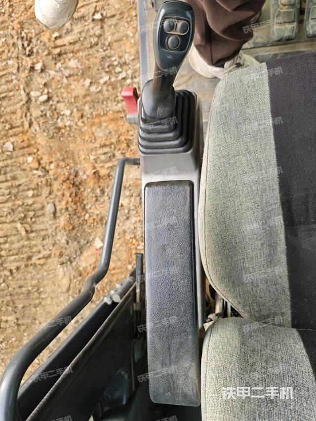 座椅右侧控制台/钥匙门/油门/含右手柄（驾驶室部分）