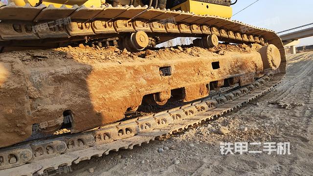 單側(cè)履帶整體（整機(jī)外觀）