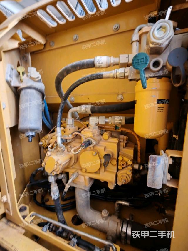 液壓泵艙室正面整體(整機(jī)外觀) 液壓泵艙室正面整體(整機(jī)外觀)