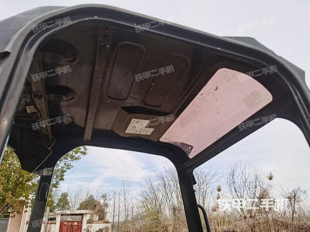 驾驶室顶部（整机外观）