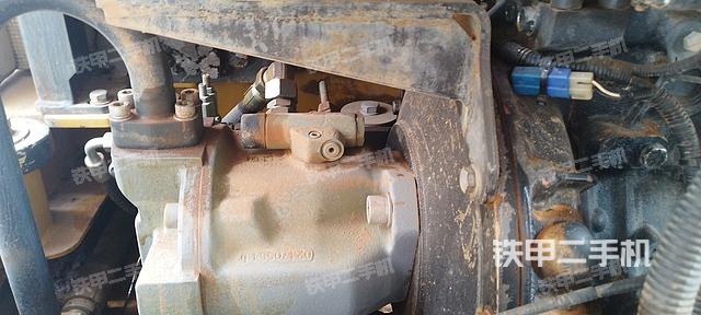 液压泵舱室正面整体（整机外观）