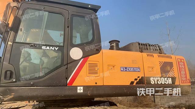 駕駛室頂部(整機(jī)外觀) 駕駛室頂部(整機(jī)外觀)