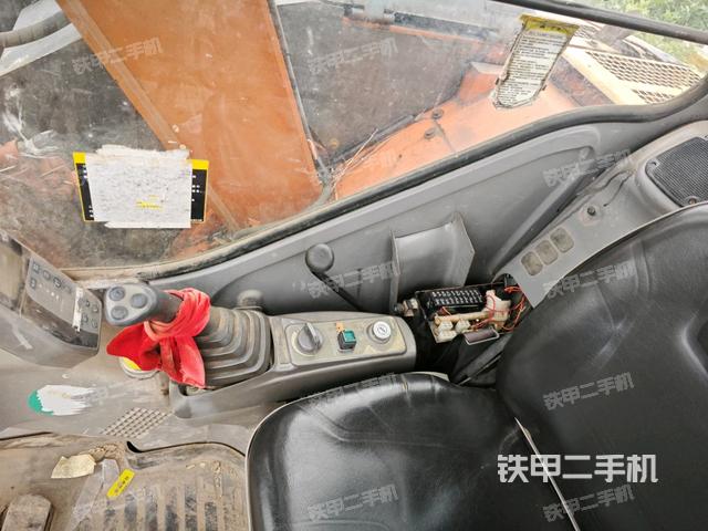 座椅右側(cè)控制臺/鑰匙門/油門/含右手柄(駕駛室部分) 座椅右側(cè)控制臺/鑰匙門/油門/含右手柄(駕駛室部分)
