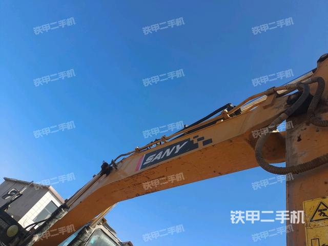 大臂根部?斜視(工作和回轉(zhuǎn)裝置) 大臂根部?斜視(工作和回轉(zhuǎn)裝置)
