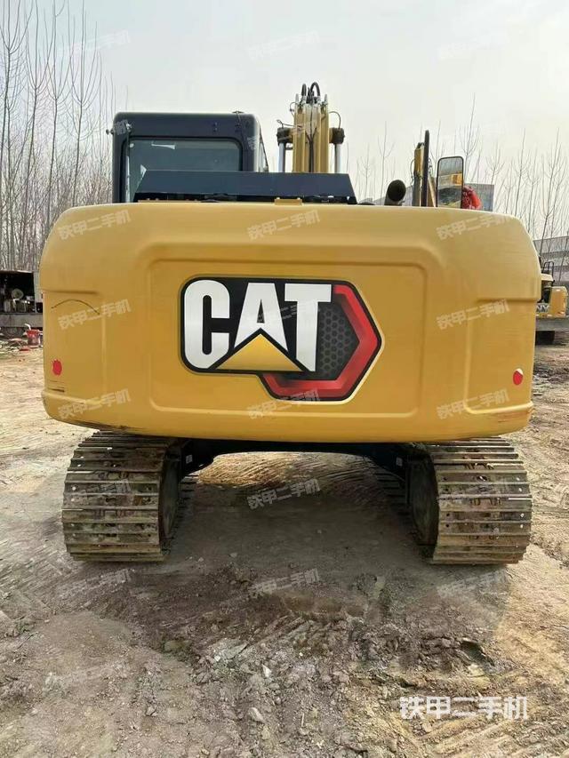 駕駛室頂部（整機外觀）