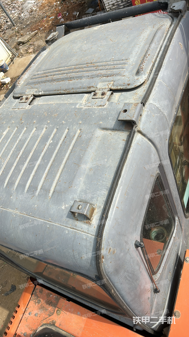 驾驶室顶部（整机外观）