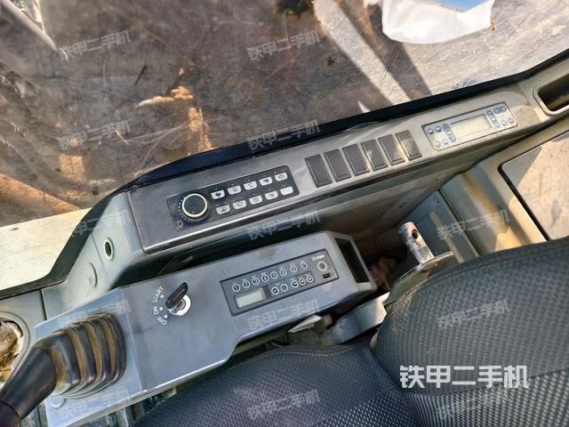 座椅右側(cè)控制臺/鑰匙門/油門/含右手柄(駕駛室部分) 座椅右側(cè)控制臺/鑰匙門/油門/含右手柄(駕駛室部分)