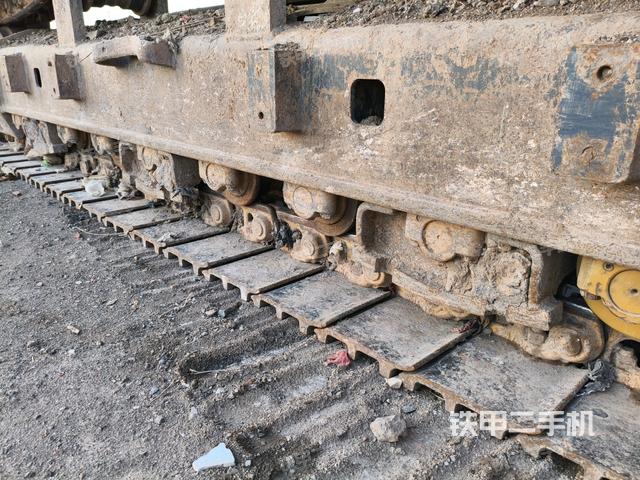 右側(cè)履帶整體(行走機(jī)構(gòu)) 右側(cè)履帶整體(行走機(jī)構(gòu))