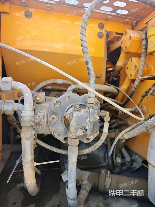 液壓泵艙室正面整體(整機(jī)外觀) 液壓泵艙室正面整體(整機(jī)外觀)