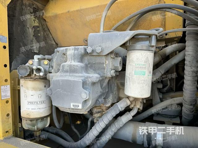 液壓泵艙室正面整體（整機(jī)外觀）