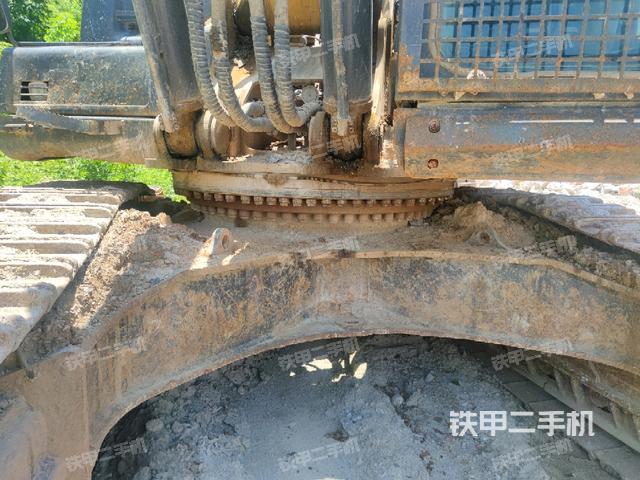 轉(zhuǎn)盤和下車架正前(工作和回轉(zhuǎn)裝置) 轉(zhuǎn)盤和下車架正前(工作和回轉(zhuǎn)裝置)