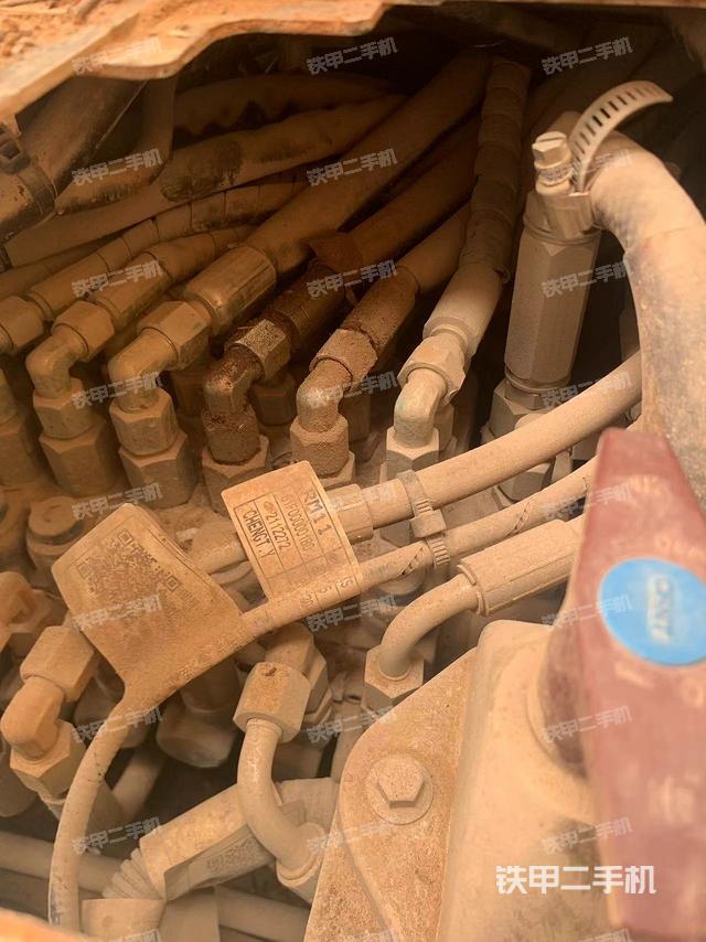 液壓泵艙室正面整體(整機(jī)外觀) 液壓泵艙室正面整體(整機(jī)外觀)