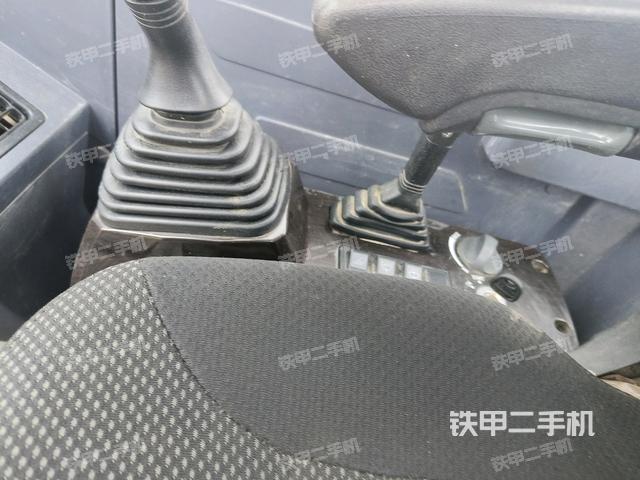 ?駕駛室正側(cè)（駕駛室部分）