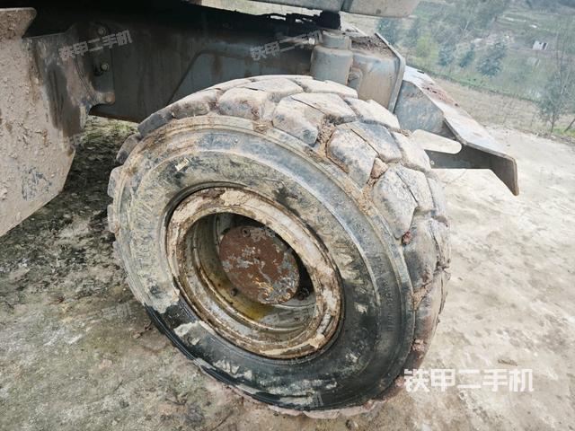 右導向輪(行走機構) 右導向輪(行走機構)